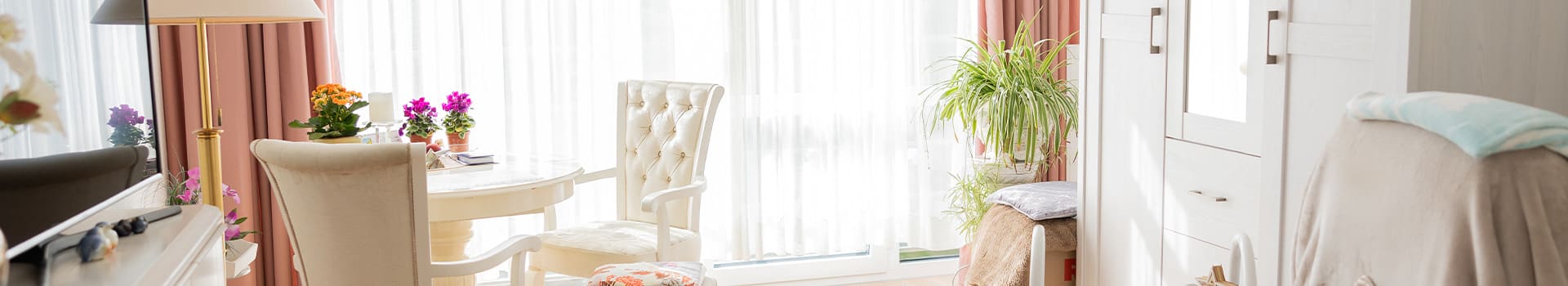 Helles stilvolles Seniorenzimmer zum Wohlfühlen