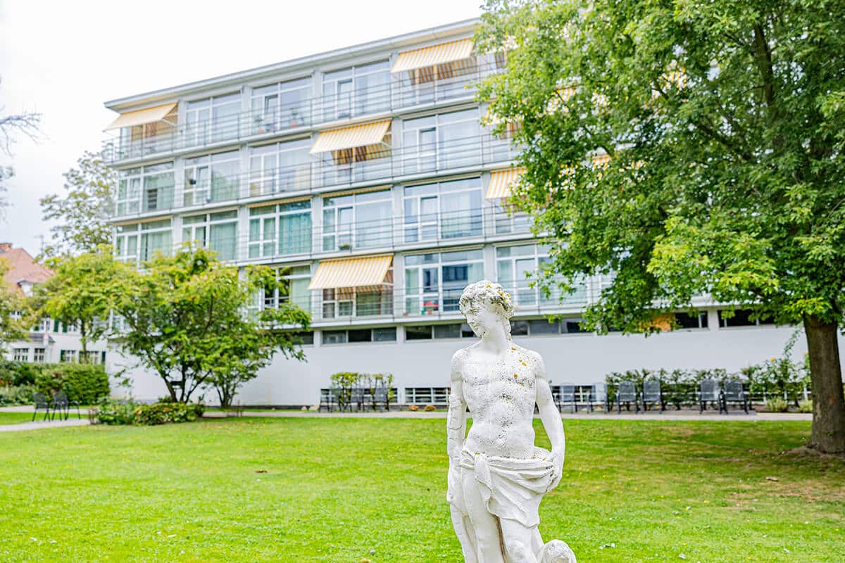 Statue im Innenhof des Aschrottheims